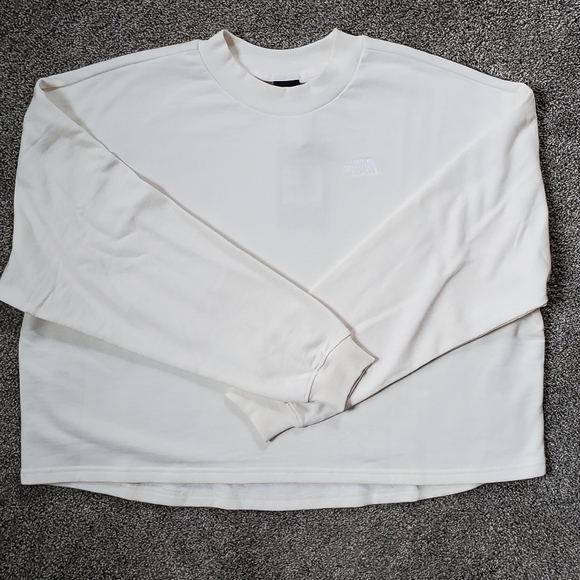 The North Face Women’s Simple Logo Crew - Picture 4 of 12